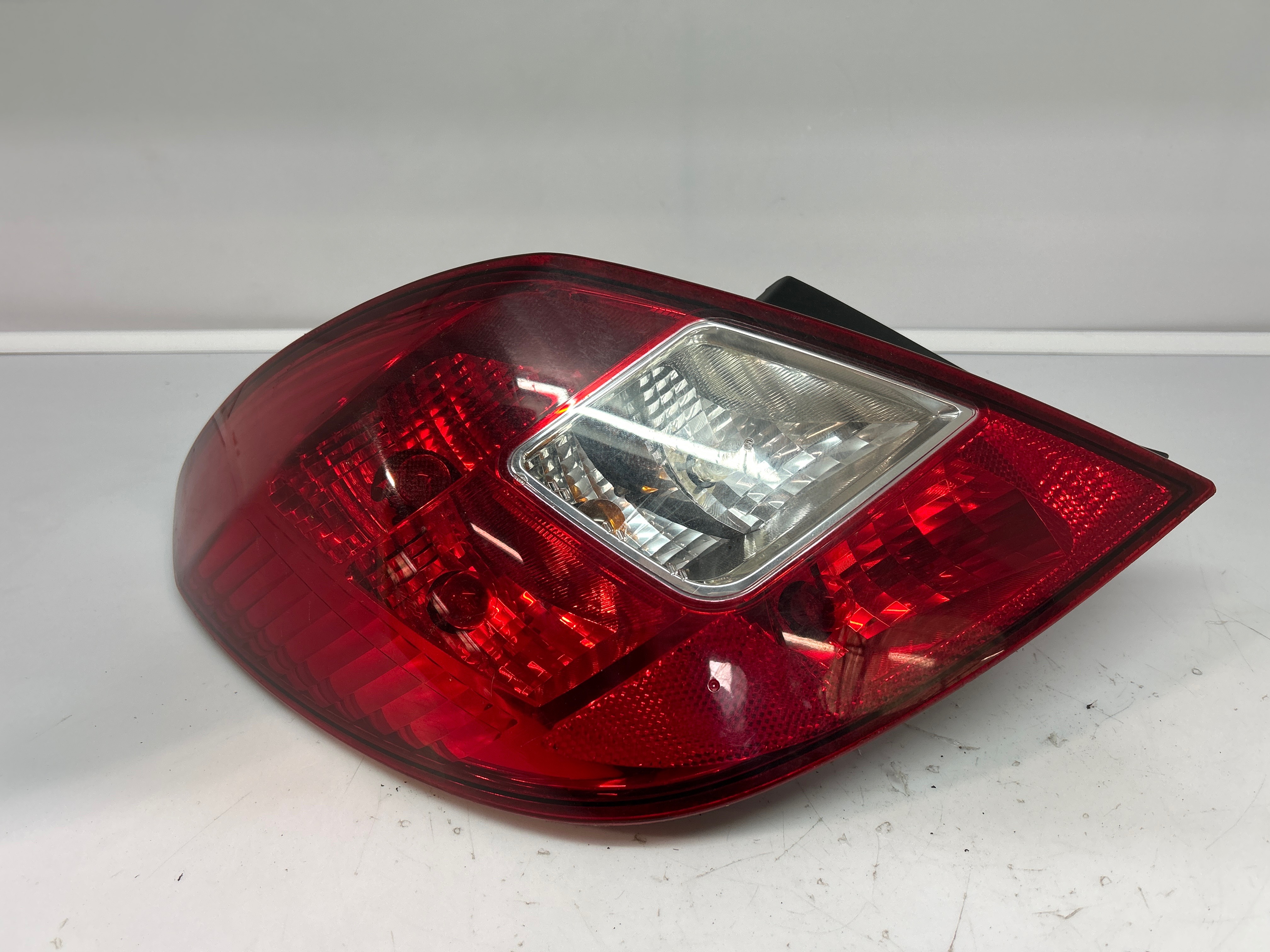 Feu arriere principal gauche (feux) opel corsa d phase 2