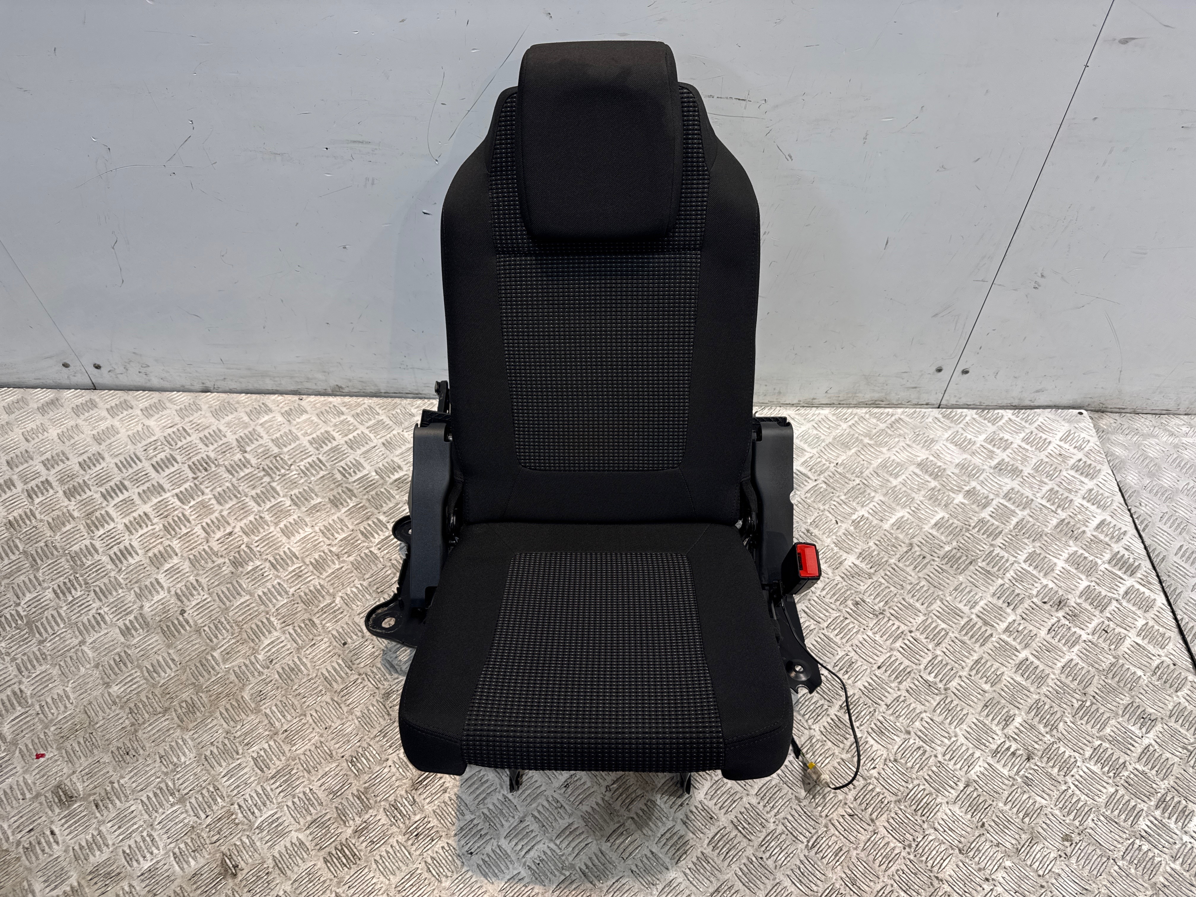 Siege arriere gauche/droit (3 EME RANGEE) peugeot 5008 1 phase 1