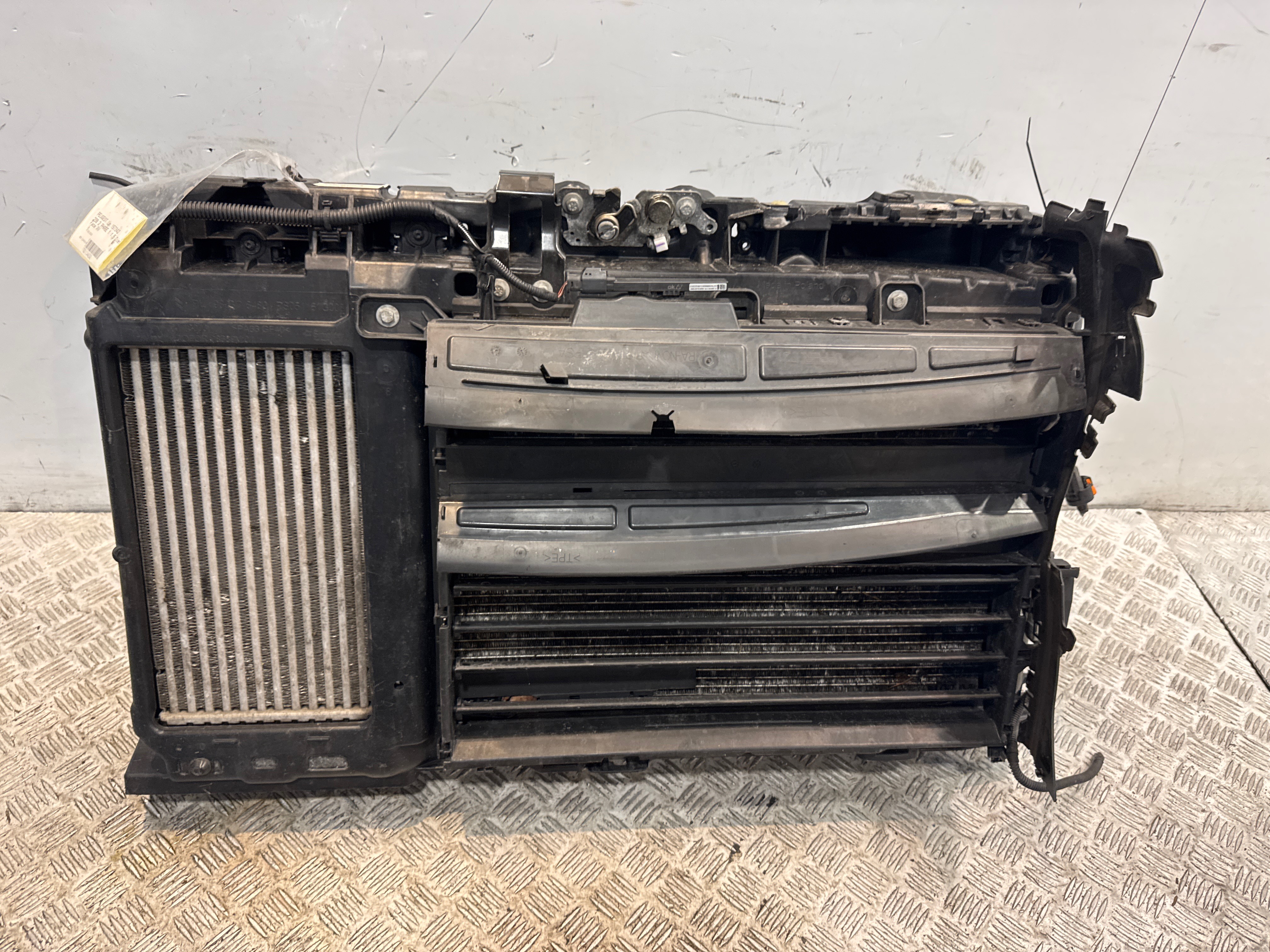 Face avant peugeot 208 2 phase 1