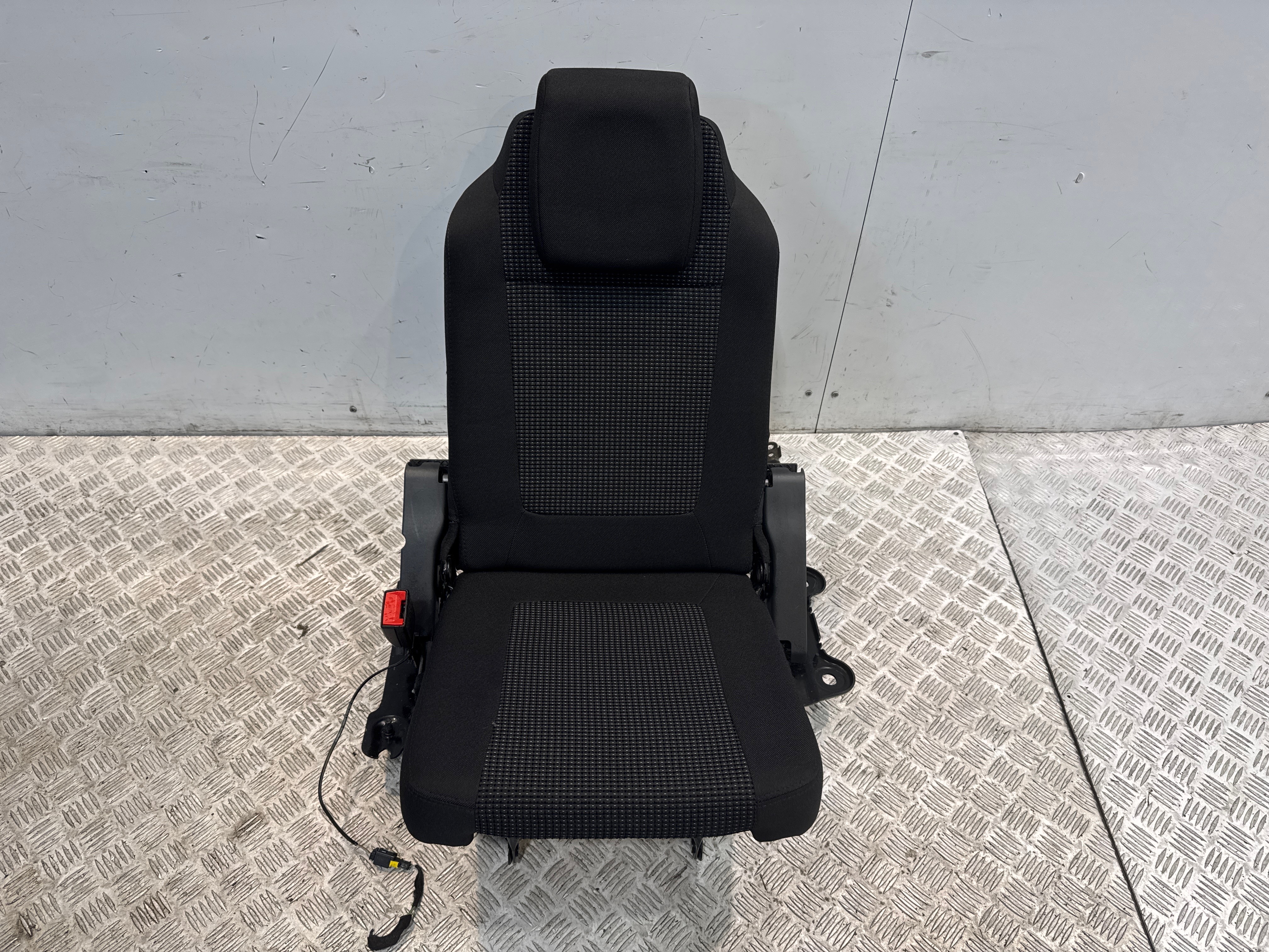 Siege arriere gauche/droit (3 EME RANGEE) peugeot 5008 1 phase 1