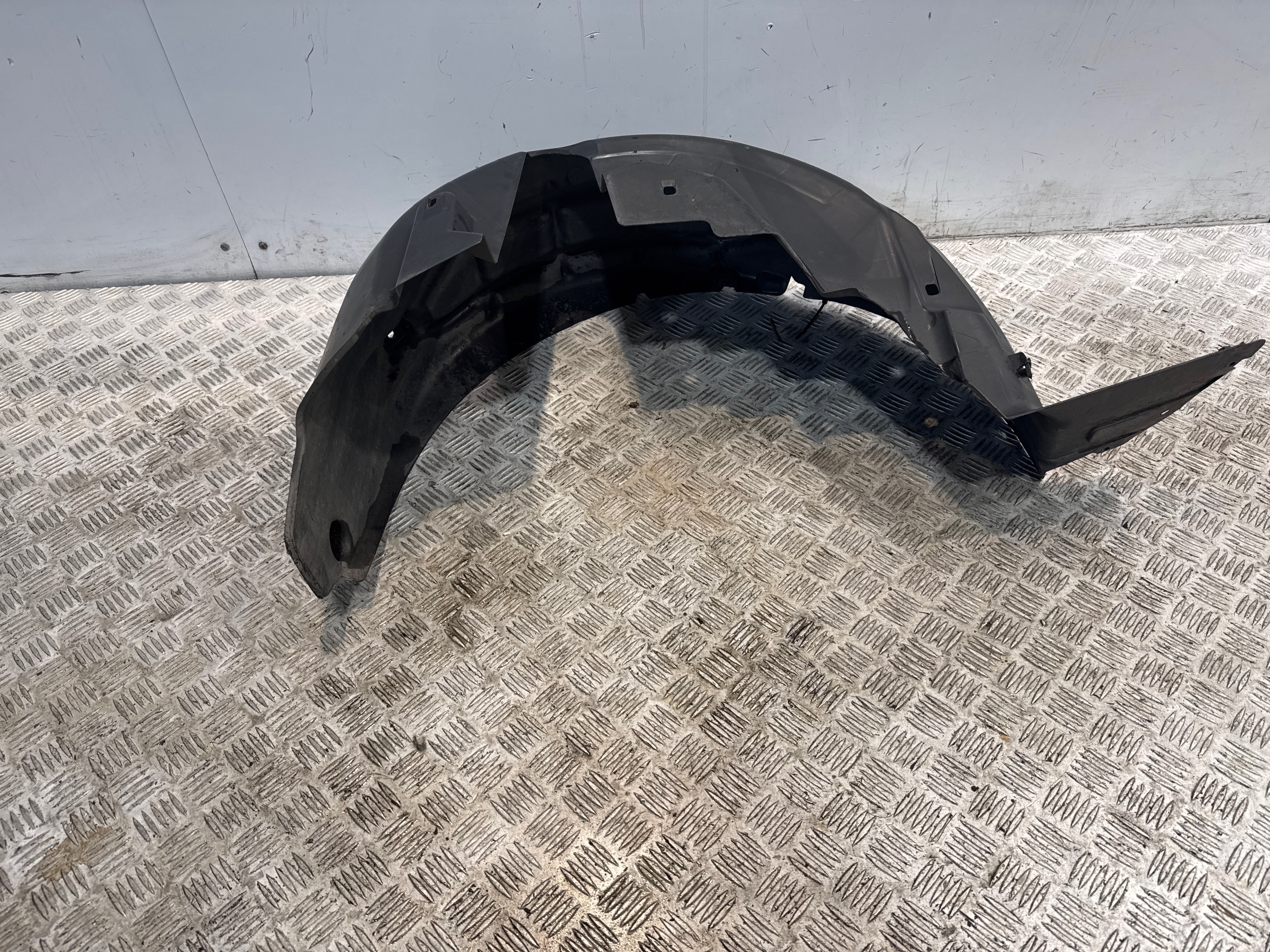 Pare boue arriere droit peugeot 208 2 phase 1