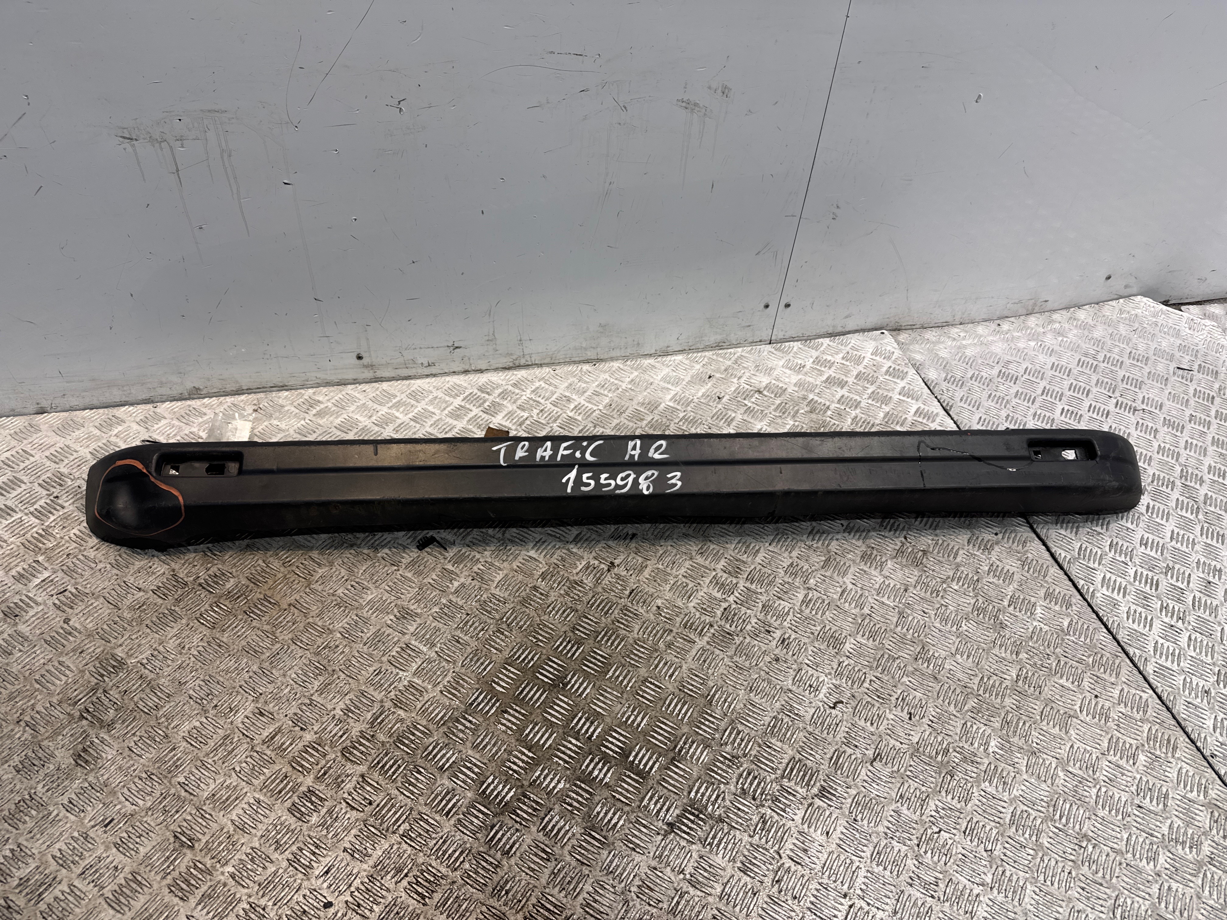 Pare chocs centrale arriere (utilitaire) renault trafic 3 court phase 1