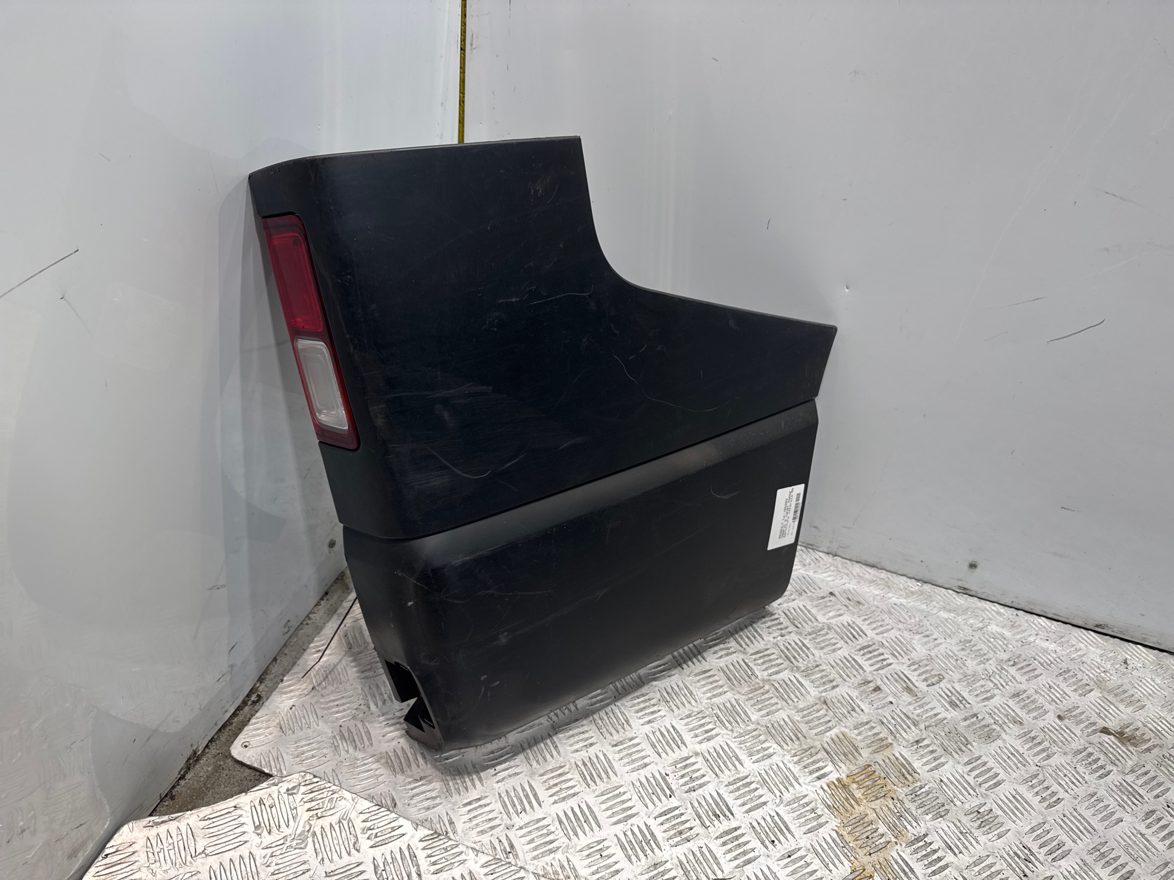 Garniture laterale arriere droite renault trafic 3 court phase 1