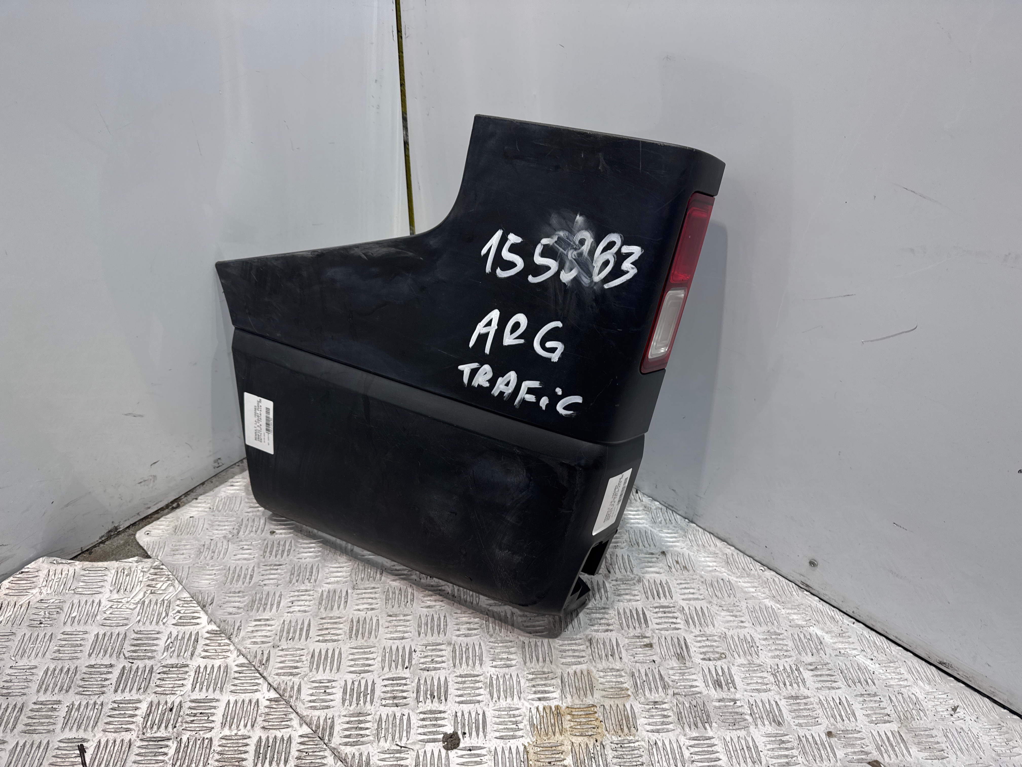 Garniture laterale arriere gauche renault trafic 3 court phase 1