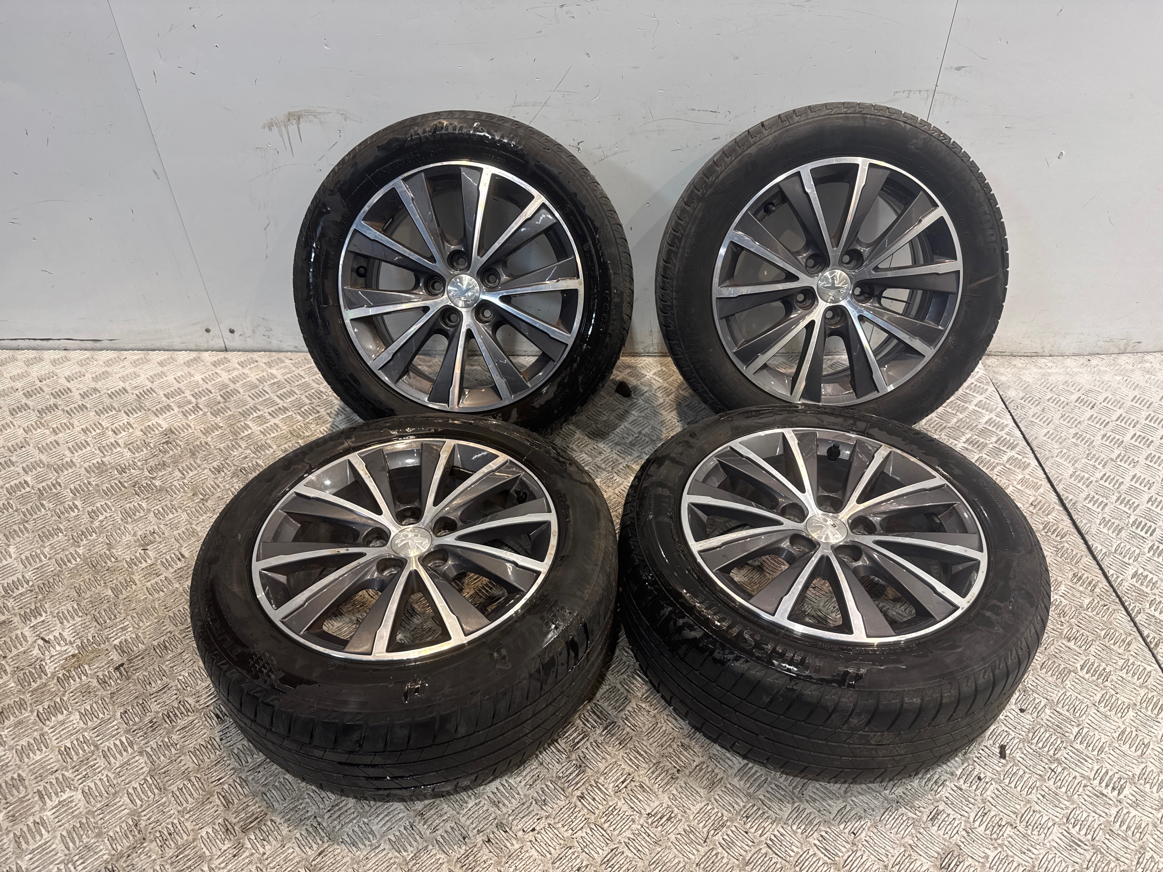Jeu de 4 jantes  peugeot 308 2 phase 1