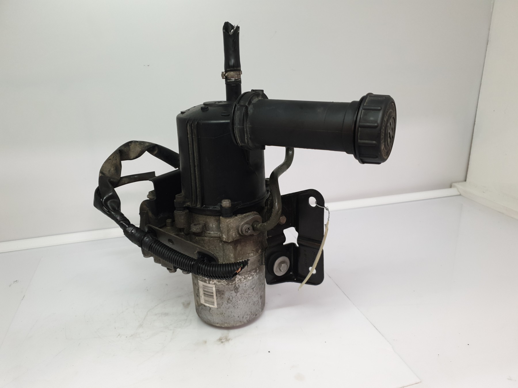 Pompe de direction peugeot 5008 1 phase 1