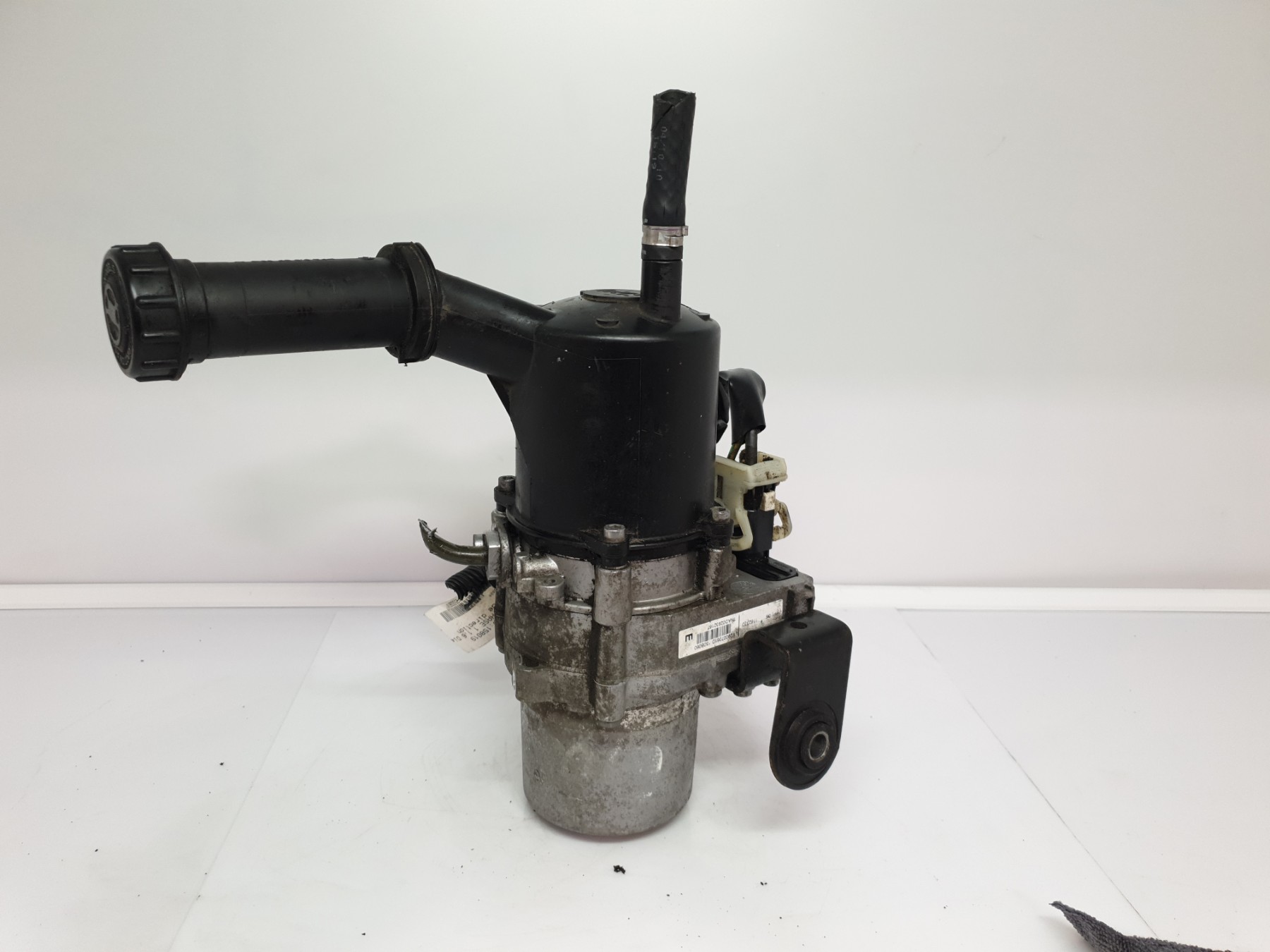 Pompe de direction peugeot 5008 1 phase 1