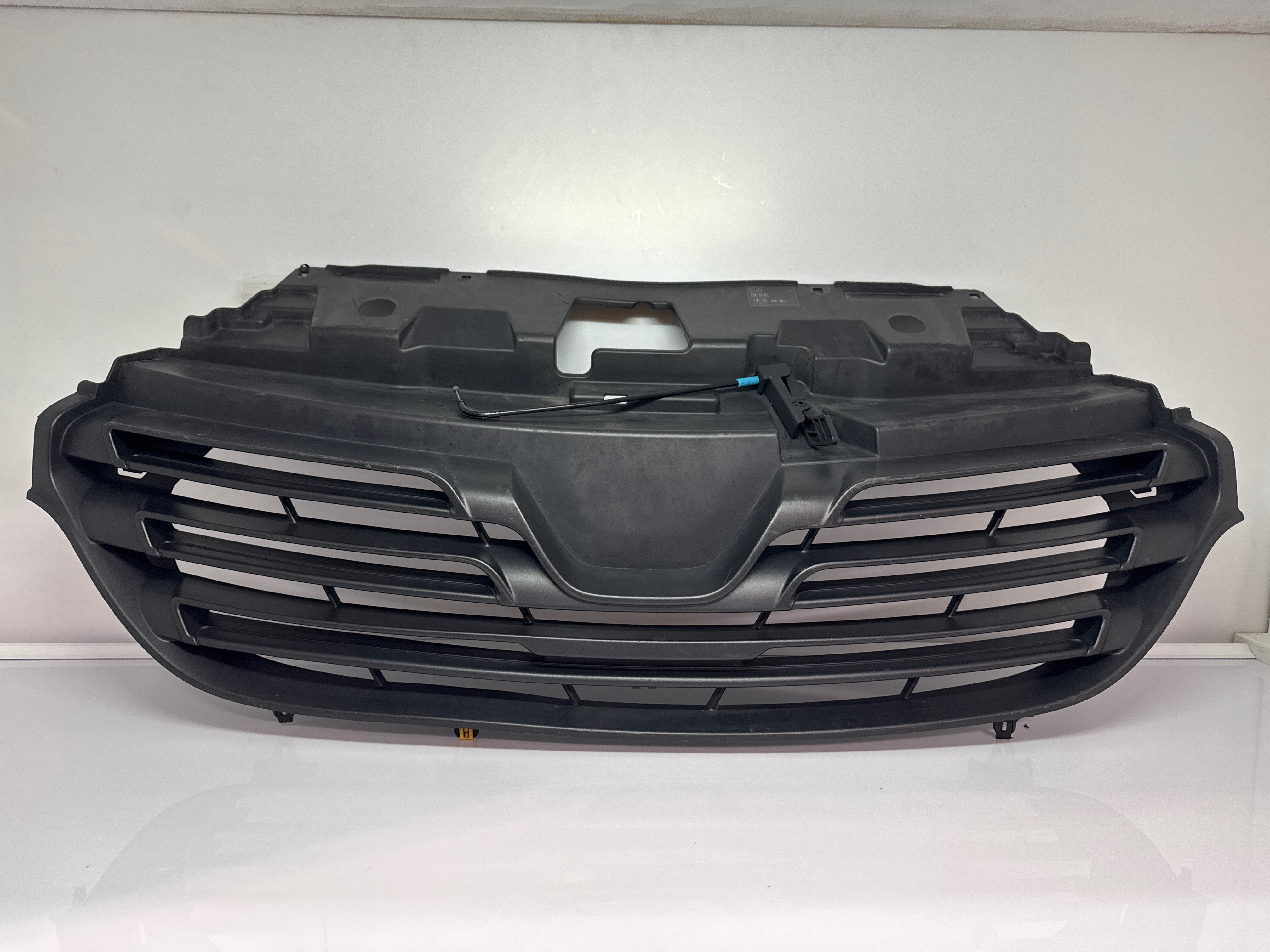 Calandre renault trafic 3 court phase 1