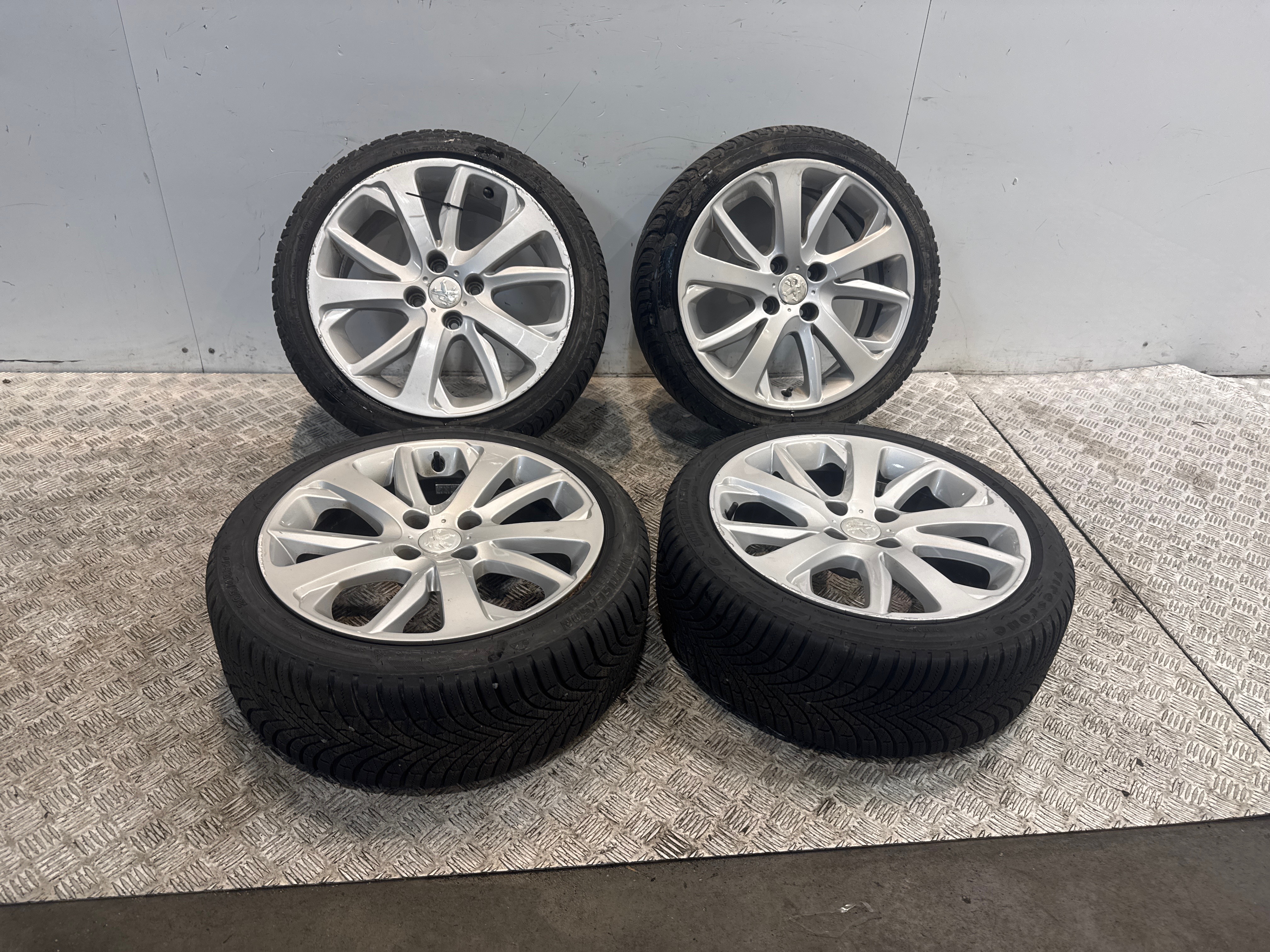 Jeu de 4 jantes  peugeot 208 1 phase 1