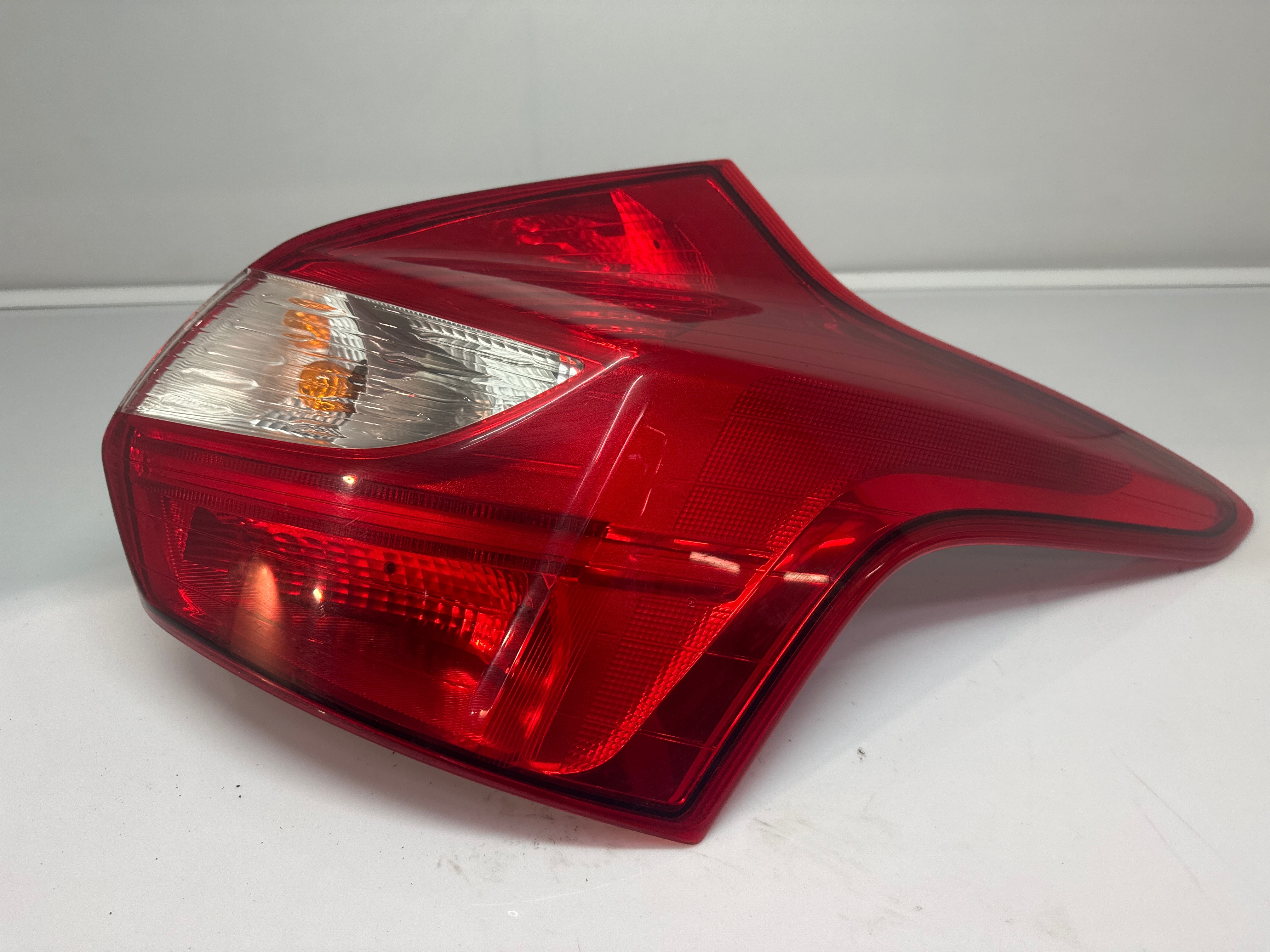 Feu arriere principal droit (feux) ford focus 3 phase 1