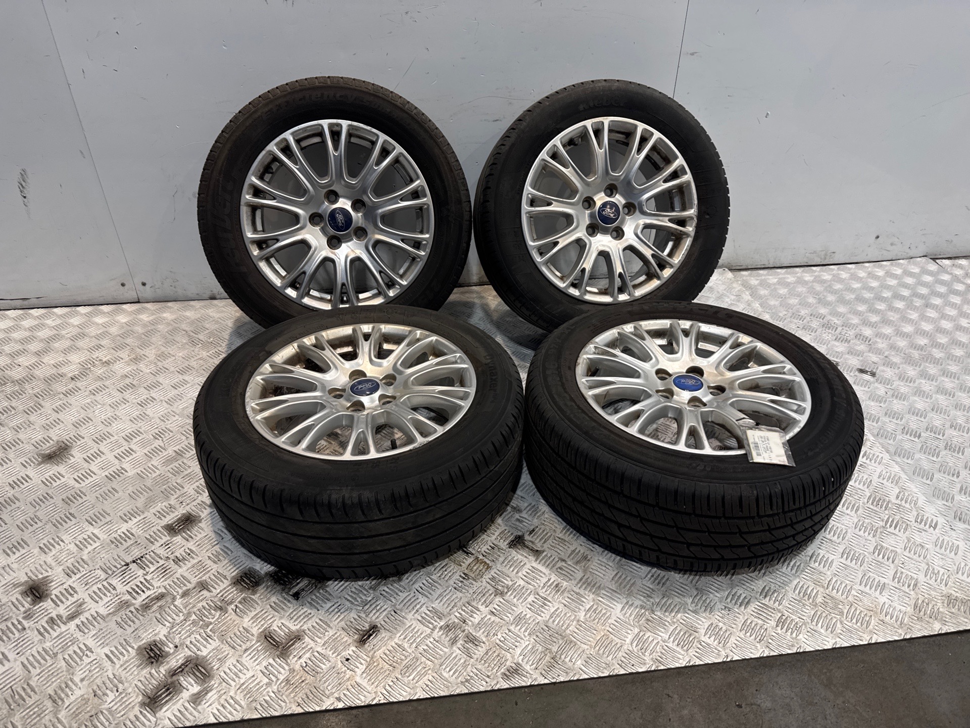 Jeu de 4 jantes  ford focus 3 phase 1