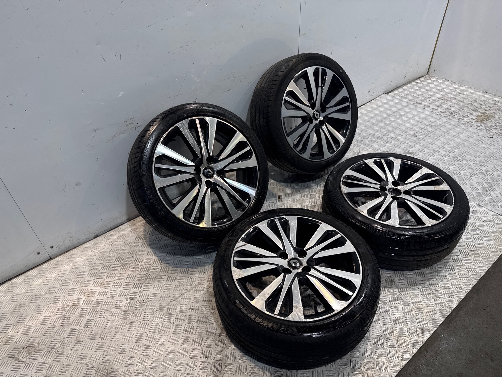 Jeu de 4 jantes  renault clio 4 phase 2
