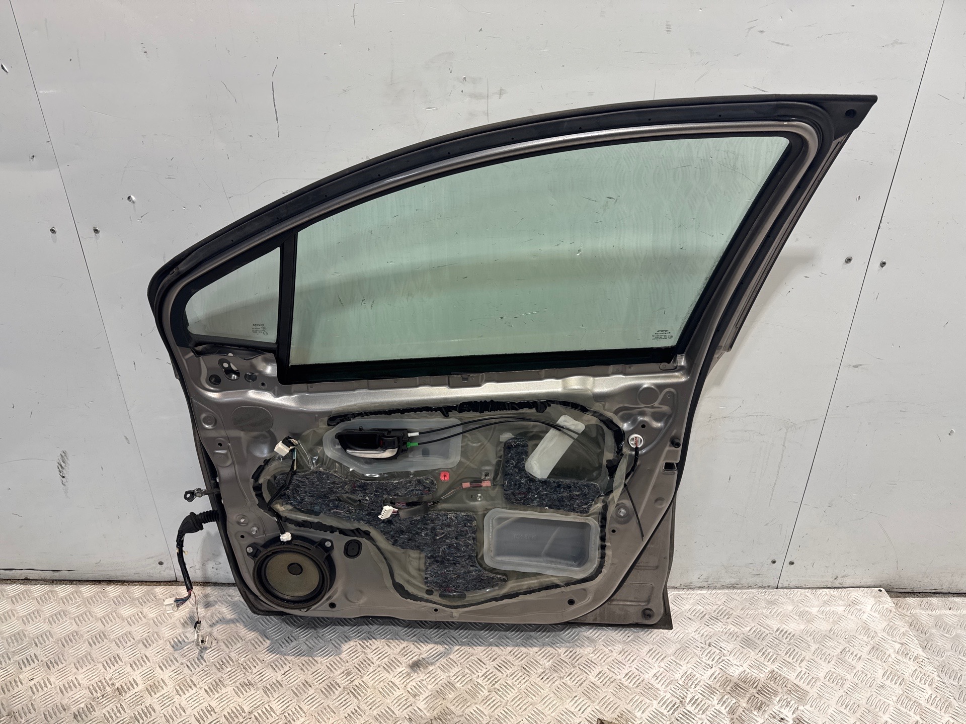 Porte avant droit toyota yaris 3 phase 1