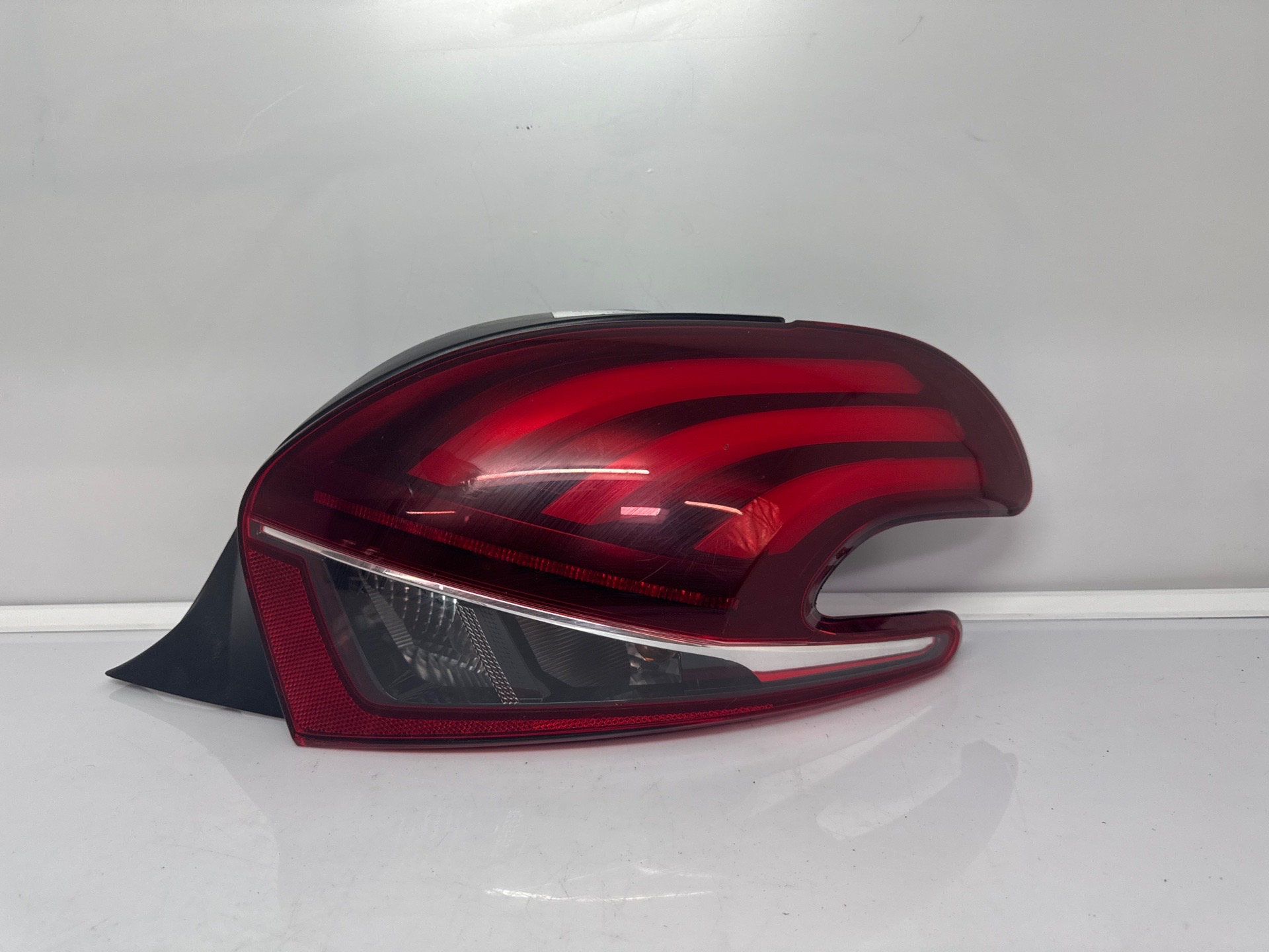 Feu arriere principal droit (feux) peugeot 208 1 phase 2