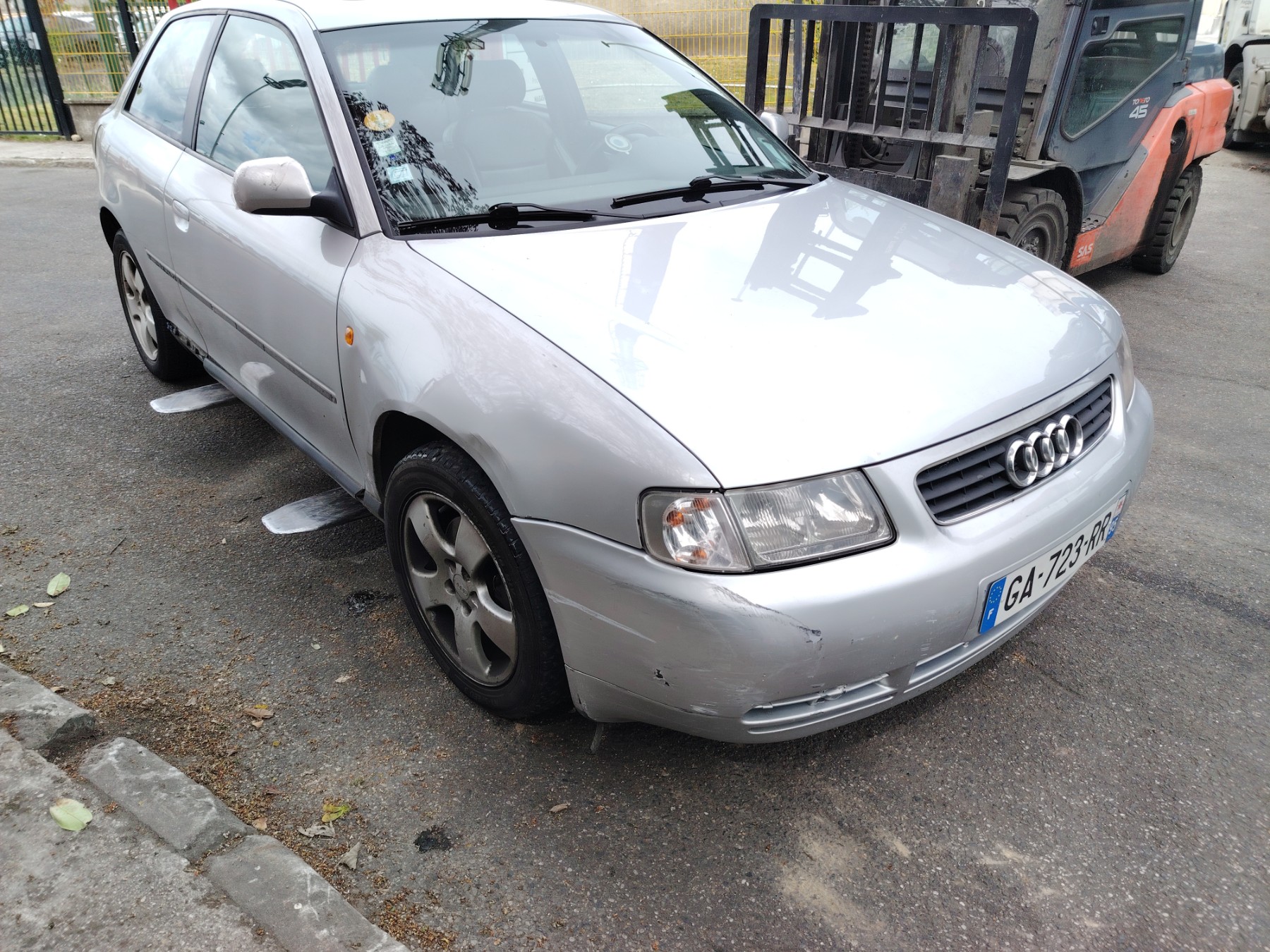 Optique avant secondaire gauche (feux)(clignotant) audi a3 1 phase 1