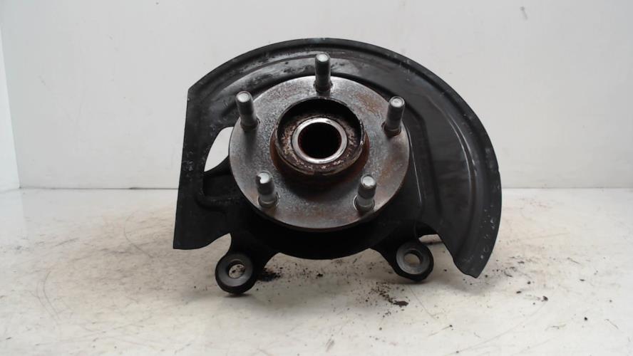 Fusee avant droit - NISSAN...