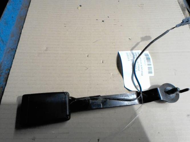 Attache ceinture avant...