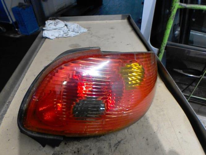 Feu arriere principal droit...