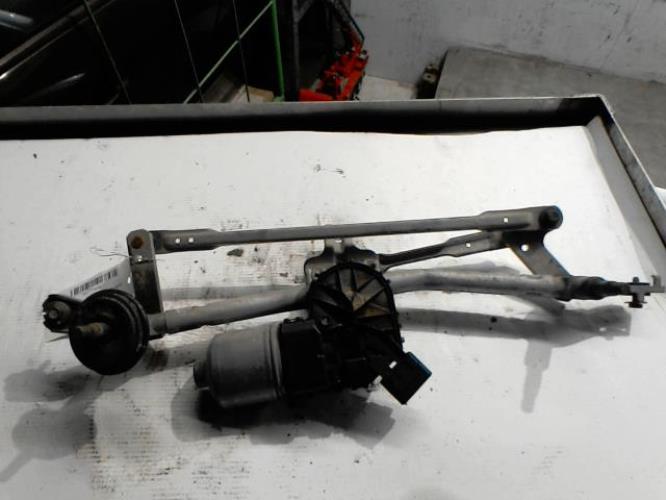 Moteur essuie glace avant -...