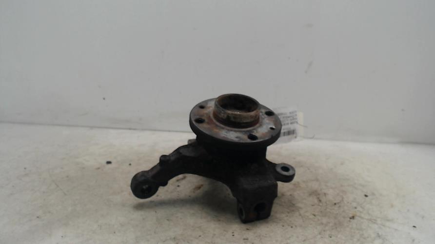 Fusee avant droit - NISSAN...