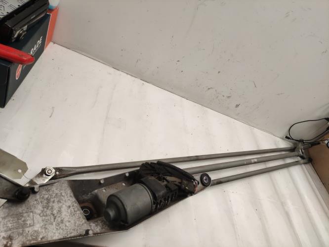 Moteur essuie glace avant -...