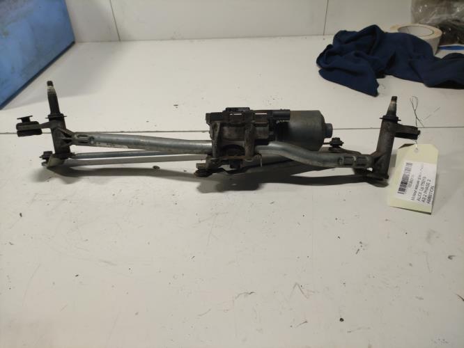 Moteur essuie glace avant -...