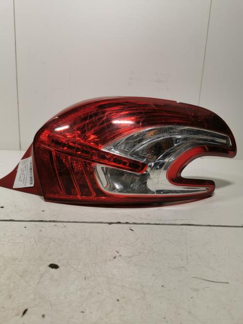 Feu arriere principal droit...
