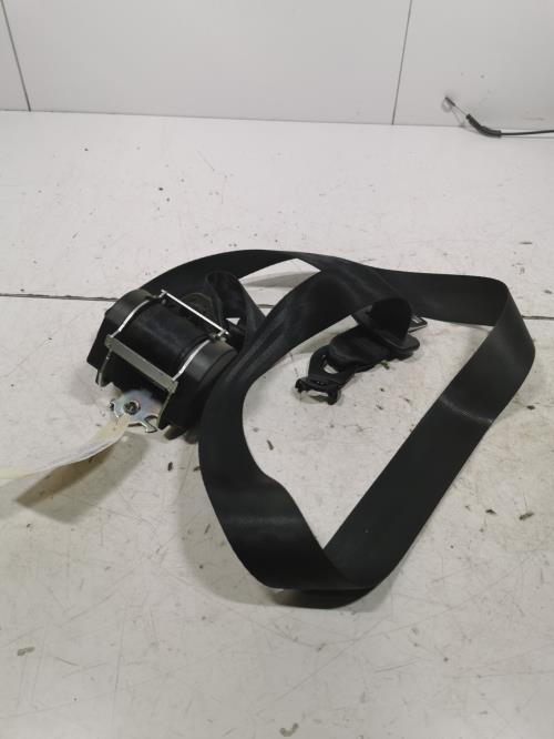 Attache ceinture avant...