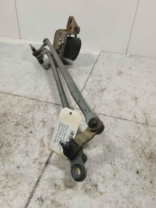 Moteur essuie glace avant -...