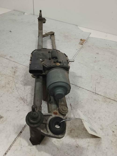 Moteur essuie glace avant -...