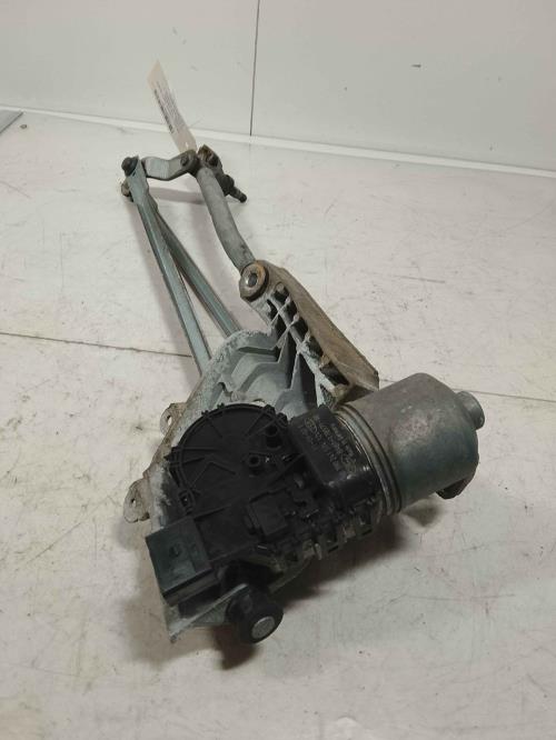 Moteur essuie glace avant -...