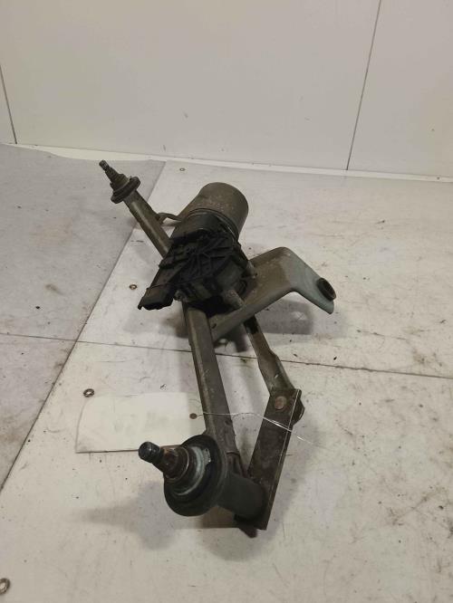 Moteur essuie glace avant -...