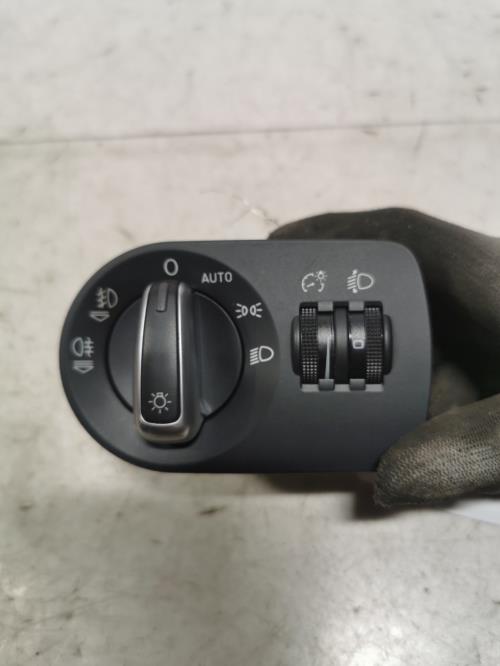Commande de phare - AUDI A1...