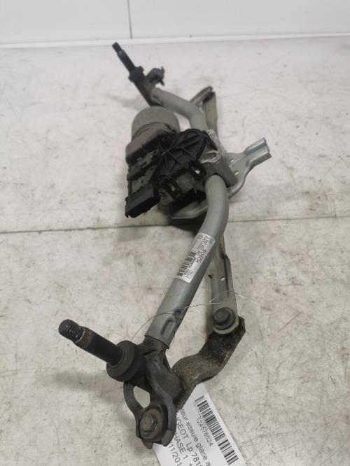 Moteur essuie glace avant -...