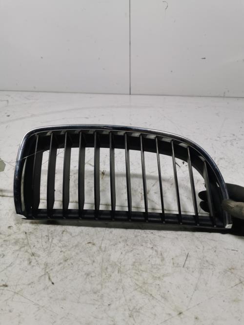 Calandre droite - BMW SERIE...