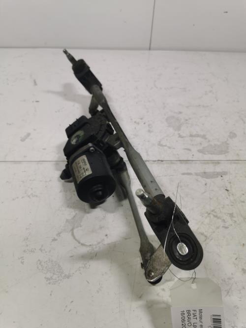 Moteur essuie glace avant -...