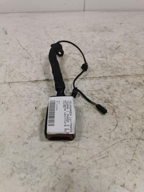 Attache ceinture avant...