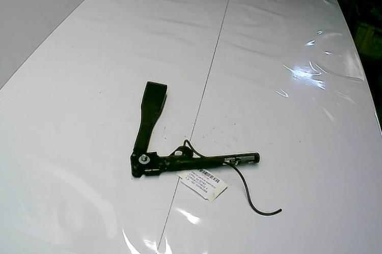 Attache ceinture avant...