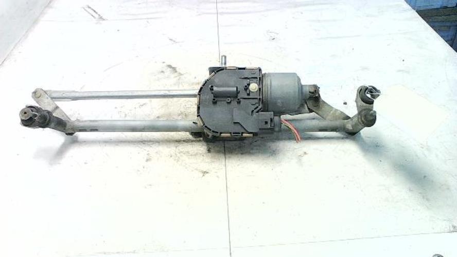 Moteur essuie glace avant -...
