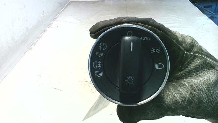 Commande de phare - AUDI A8...