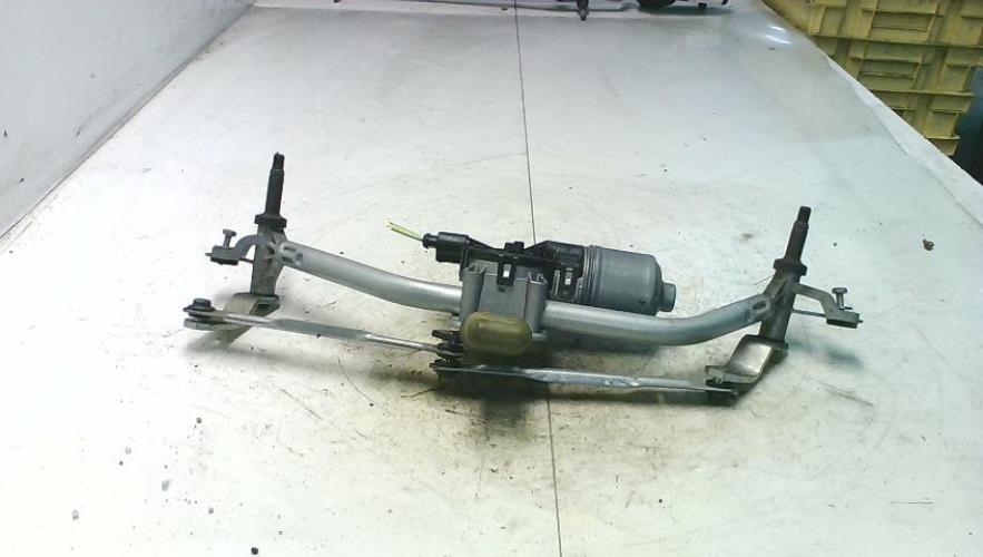 Moteur essuie glace avant -...