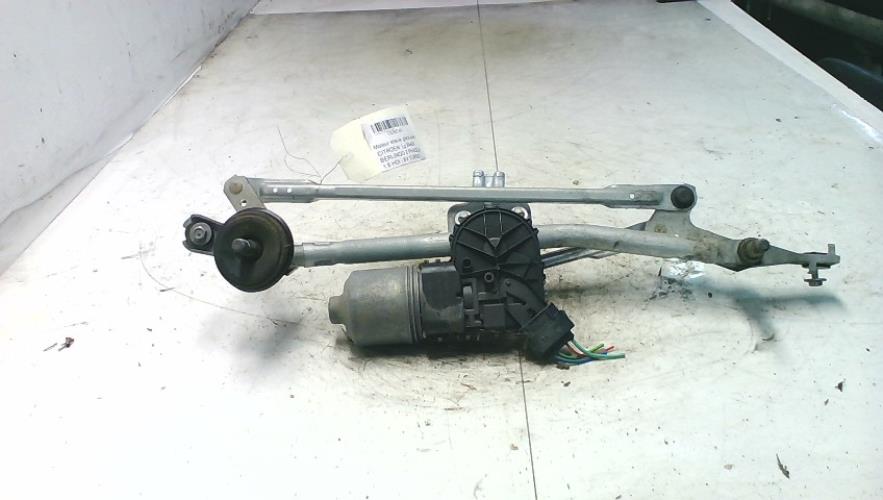 Moteur essuie glace avant -...