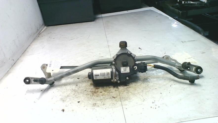 Moteur essuie glace avant -...