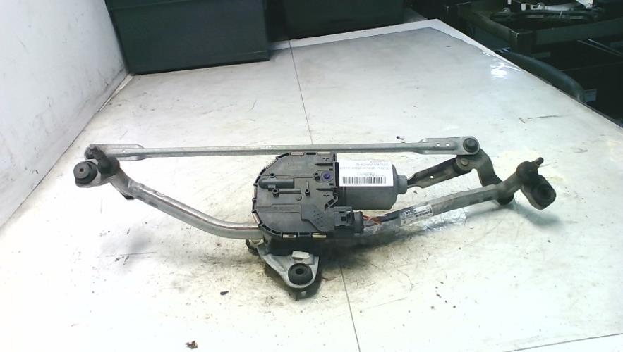 Moteur essuie glace avant -...