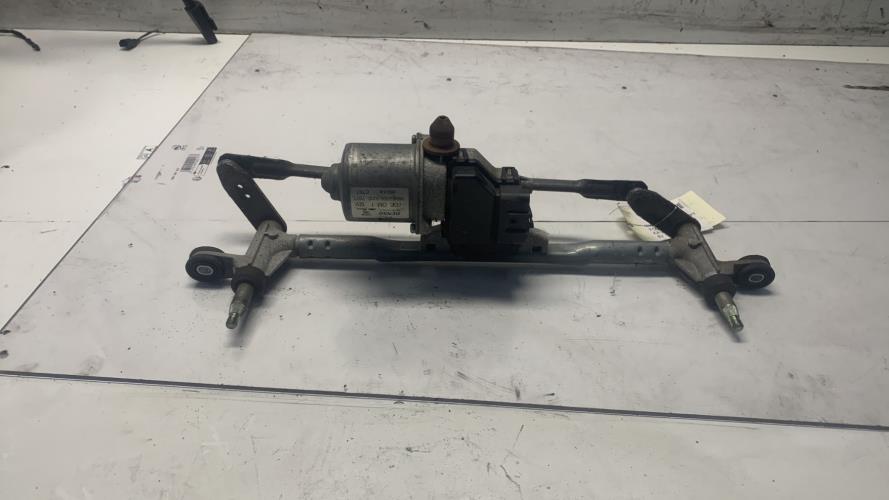 Moteur essuie glace avant -...