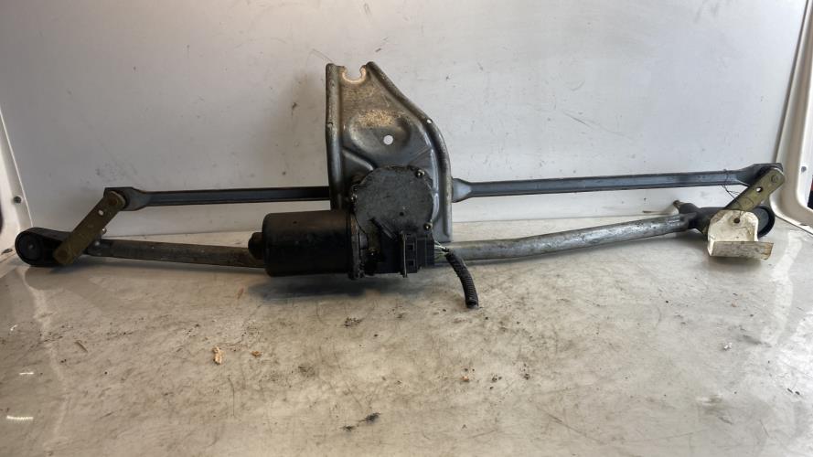 Moteur essuie glace avant -...