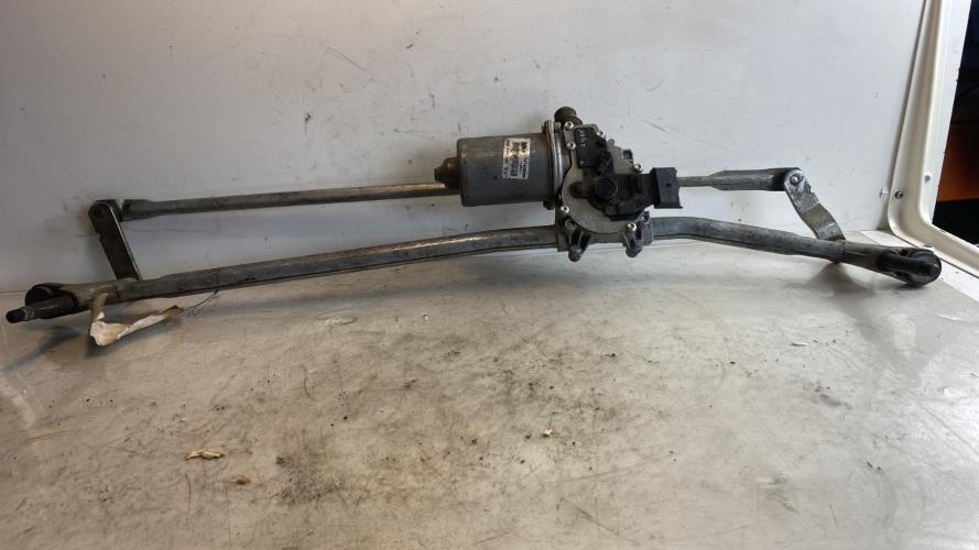 Moteur essuie glace avant -...
