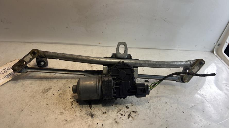 Moteur essuie glace avant -...