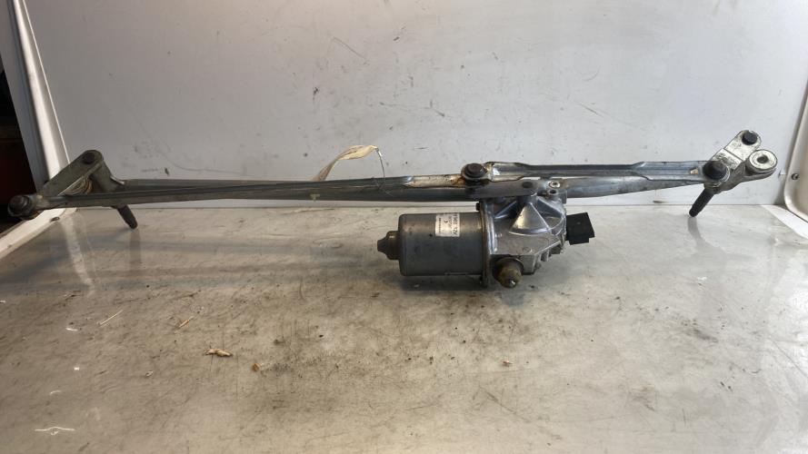 Moteur essuie glace avant -...