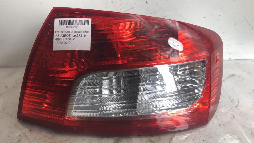 Feu arriere principal droit...
